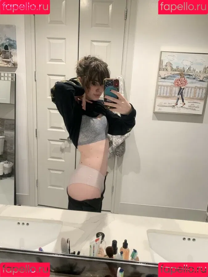 Newdle Head Bella Onlyfans Photo Gallery 