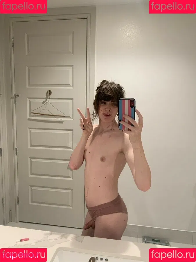 Newdle Head Bella Onlyfans Photo Gallery 