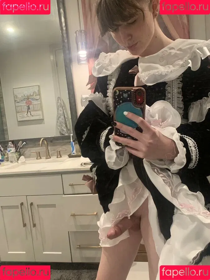 Newdle Head Bella Onlyfans Photo Gallery 