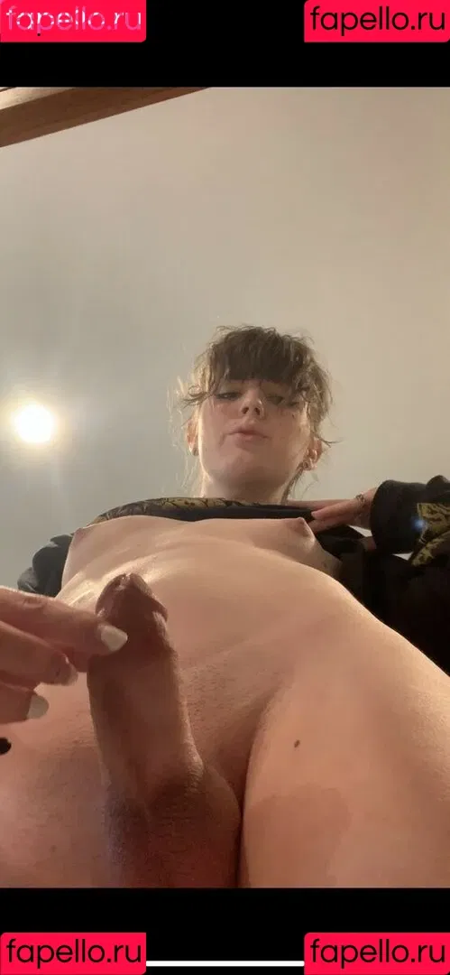 Newdle Head Bella Onlyfans Photo Gallery 