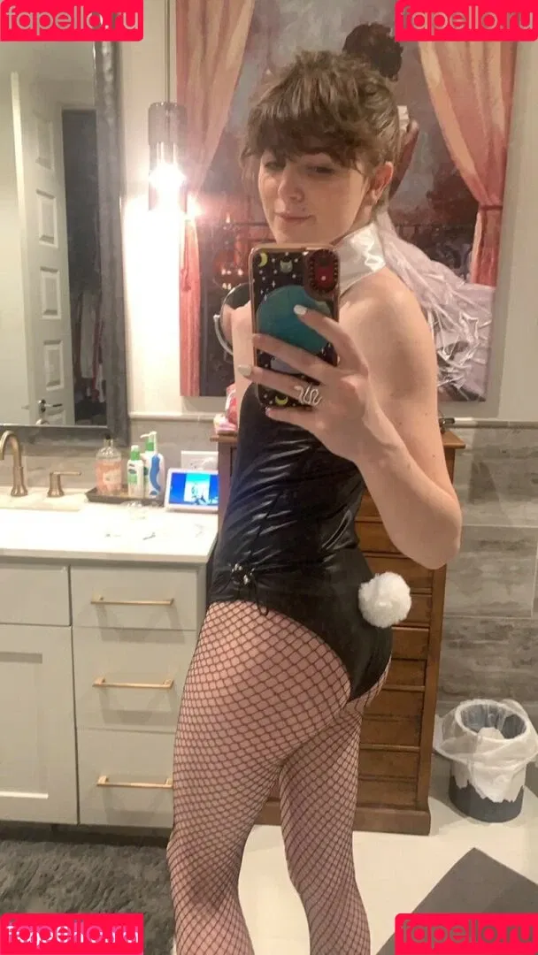 Newdle Head Bella Onlyfans Photo Gallery 