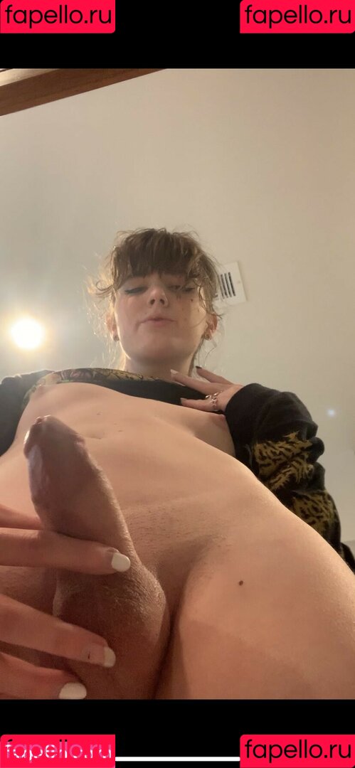 Newdle Head Bella Onlyfans Photo Gallery 