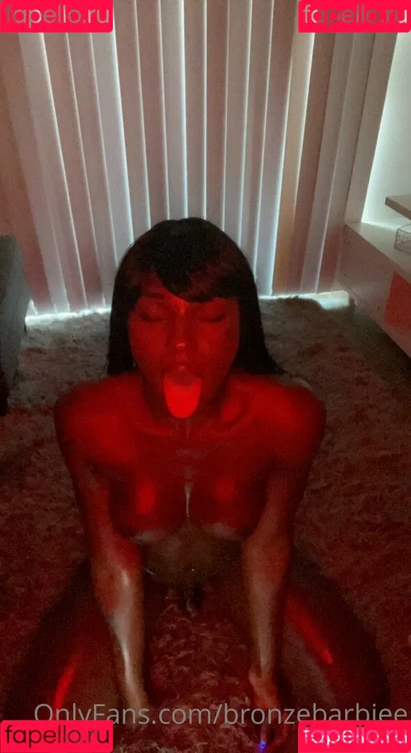 bronzebarbiee Onlyfans Photo Gallery 