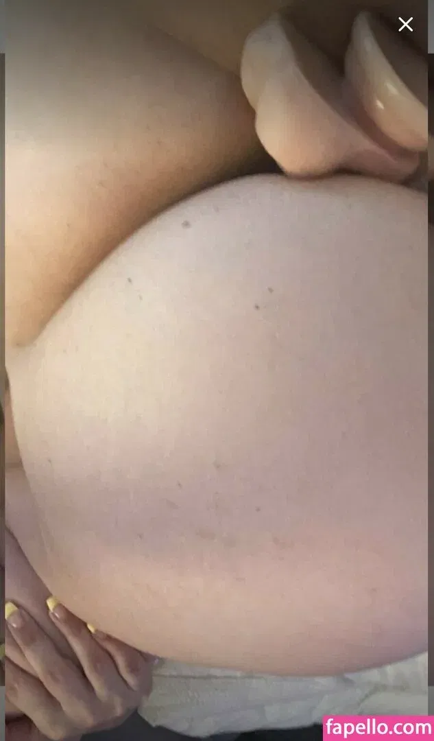 Akiira Sutton-Large Onlyfans Photo Gallery 