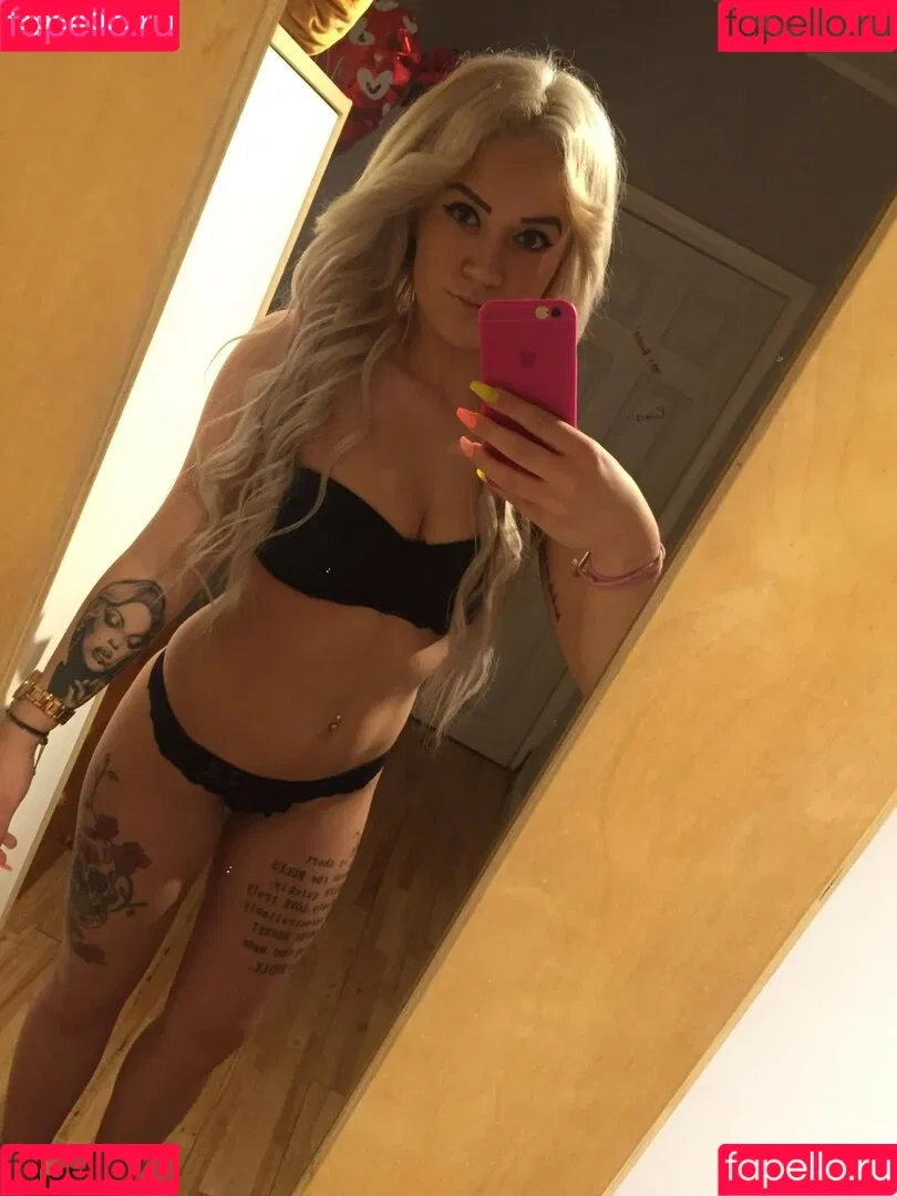 rozsacinti Onlyfans Photo Gallery 