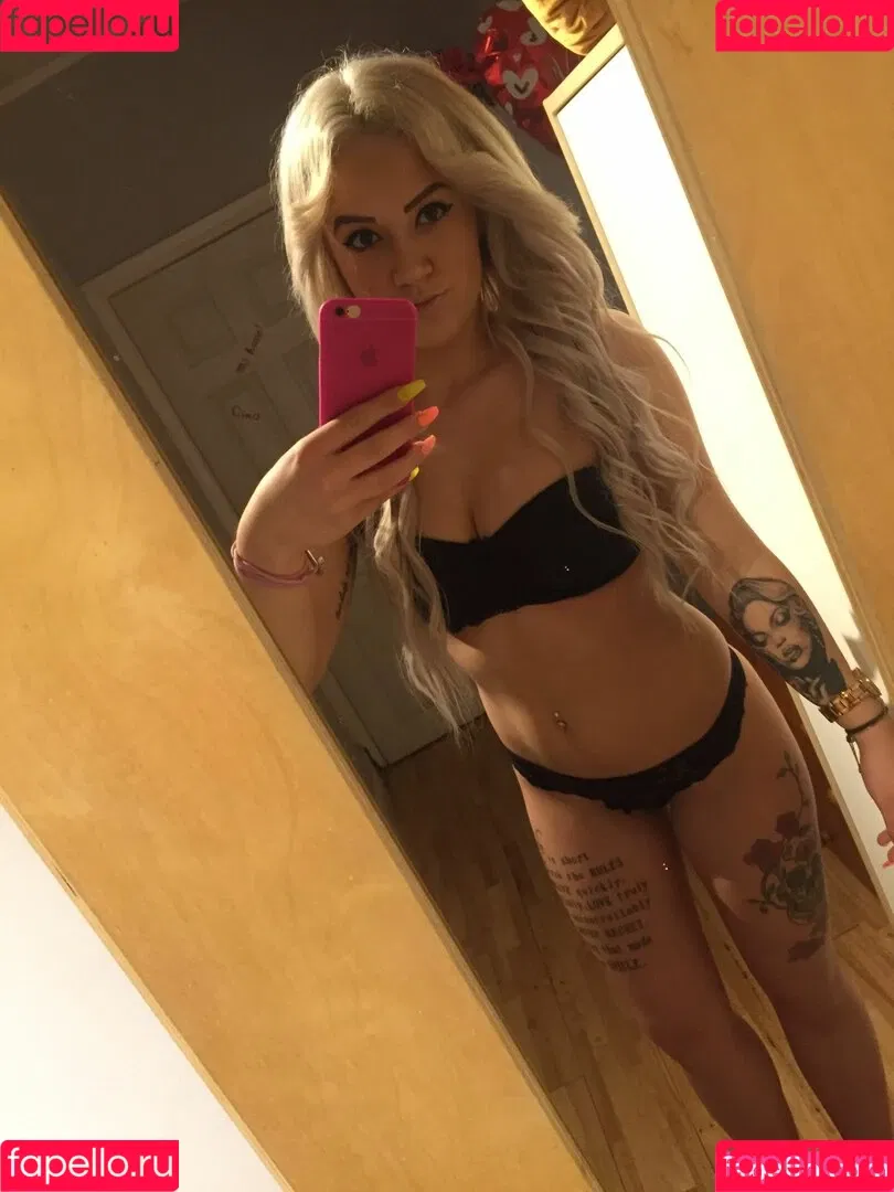 rozsacinti Onlyfans Photo Gallery 