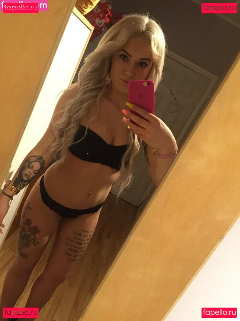 rozsacinti Onlyfans Photo Gallery 