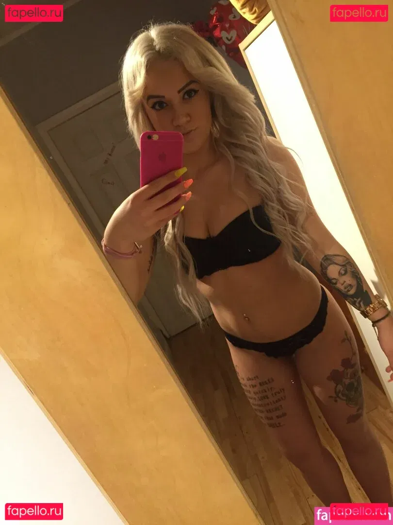 rozsacinti Onlyfans Photo Gallery 