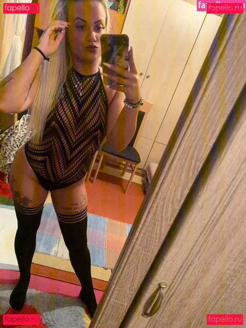 rozsacinti Onlyfans Photo Gallery 