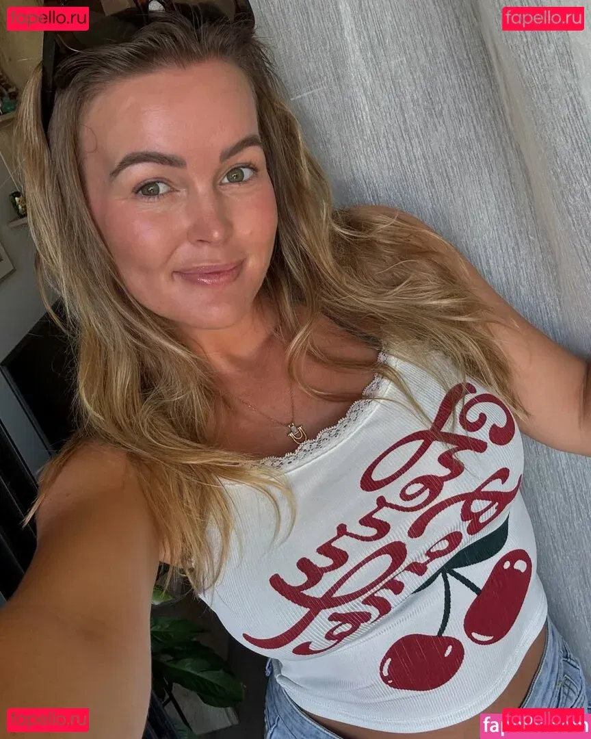 Elle Knox Onlyfans Photo Gallery 