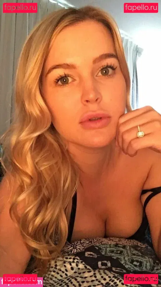 Elle Knox Onlyfans Photo Gallery 