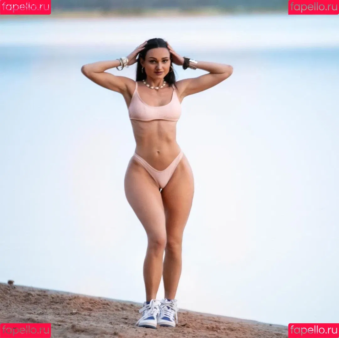 Carinnha White Onlyfans Photo Gallery 