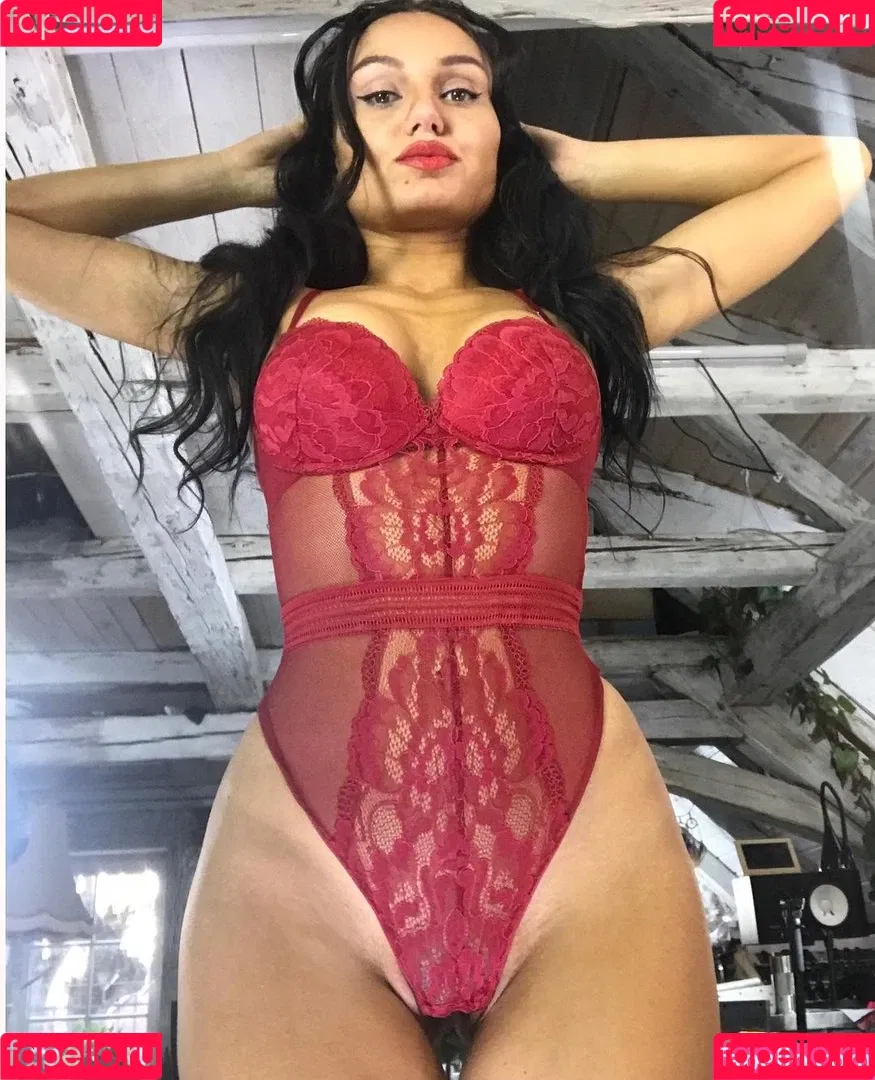 Carinnha White Onlyfans Photo Gallery 