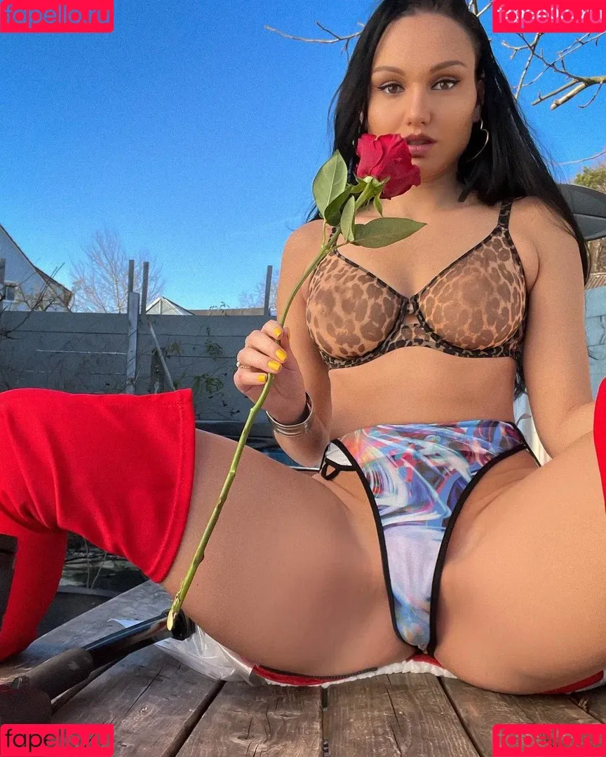 Carinnha White Onlyfans Photo Gallery 