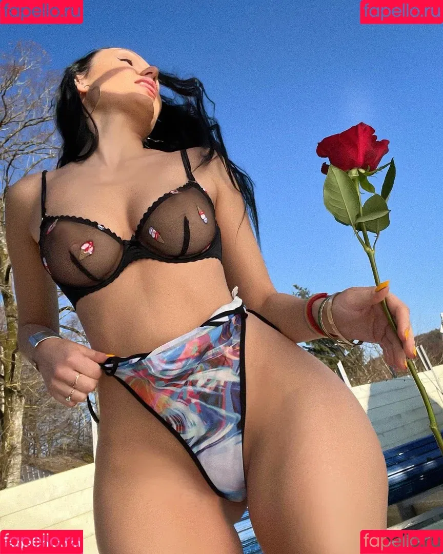 Carinnha White Onlyfans Photo Gallery 