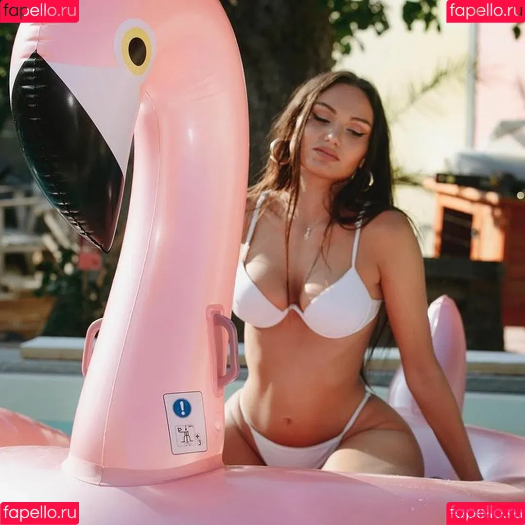 Carinnha White Onlyfans Photo Gallery 