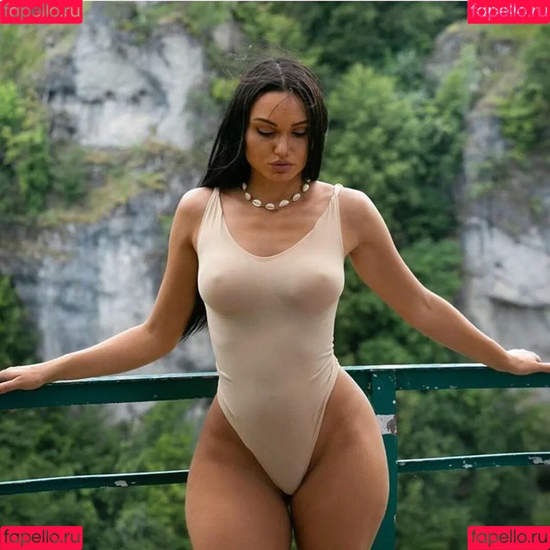 Carinnha White Onlyfans Photo Gallery 
