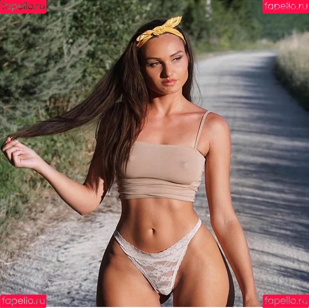 Carinnha White Onlyfans Photo Gallery 