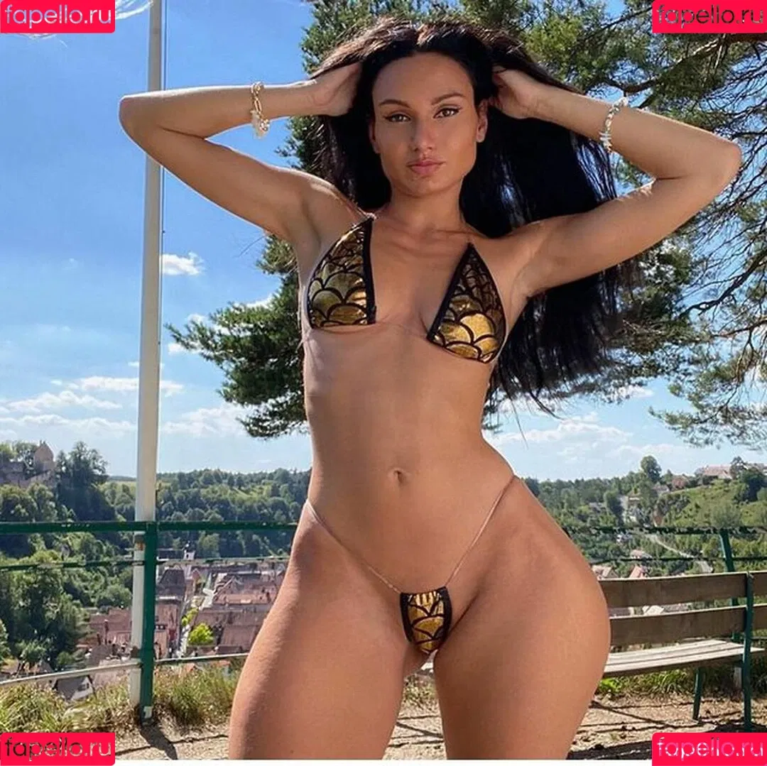 Carinnha White Onlyfans Photo Gallery 