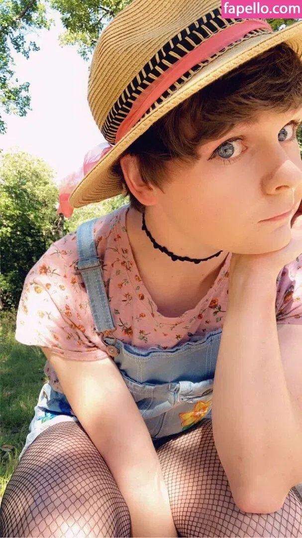 Femboy Fishing Onlyfans Photo Gallery 