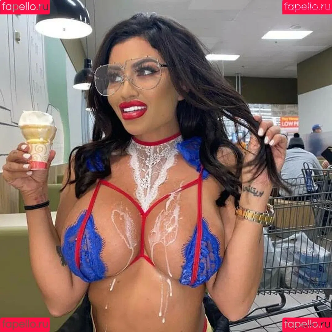 Toochi Kash Onlyfans Photo Gallery 