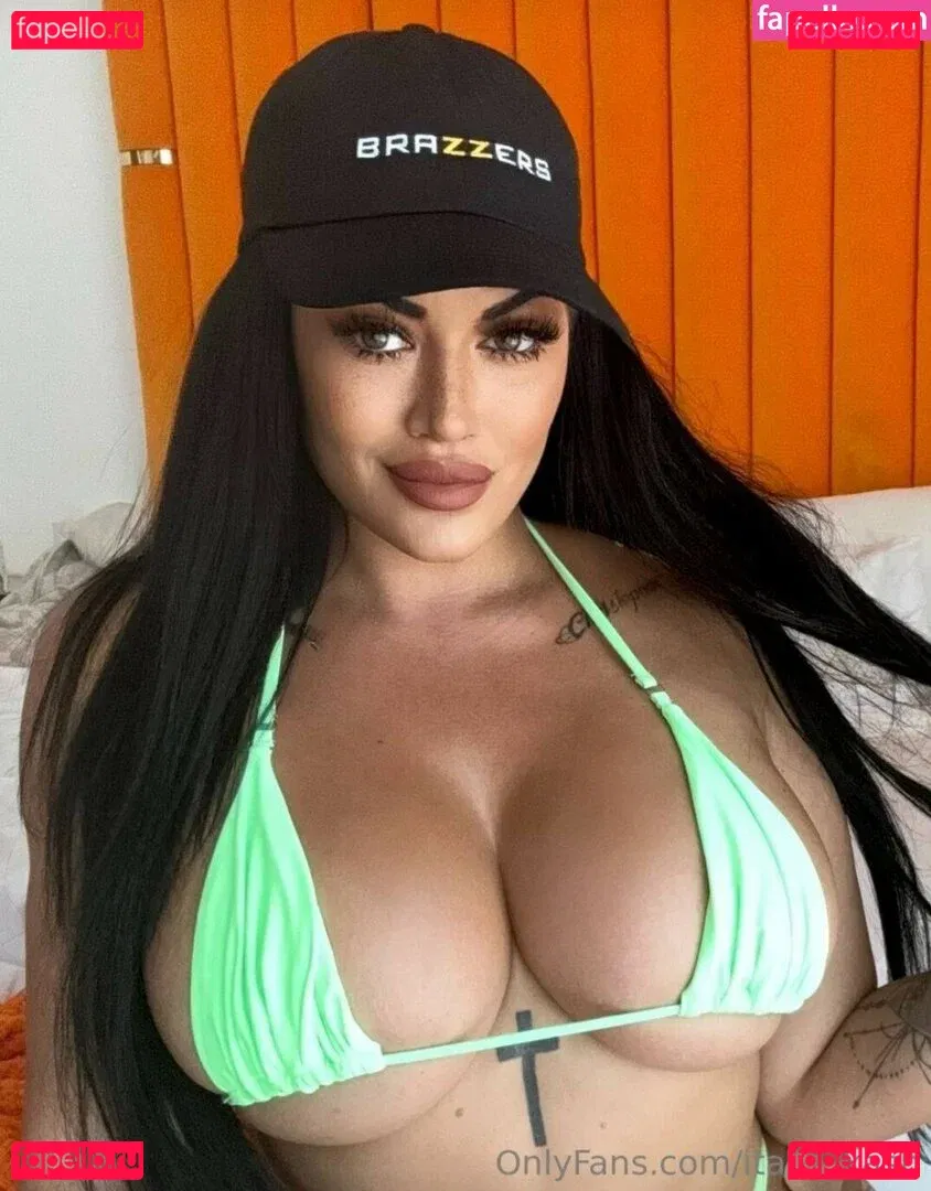 Toochi Kash Onlyfans Photo Gallery 