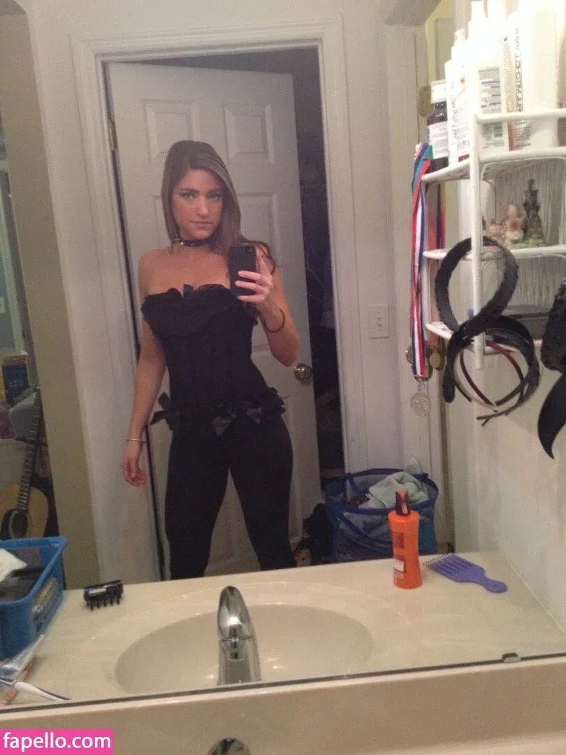 Lauren Bedford Russell Onlyfans Photo Gallery 