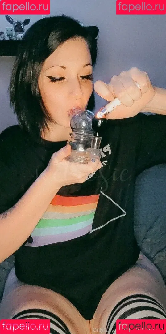 thatbakedwitcch Onlyfans Photo Gallery 