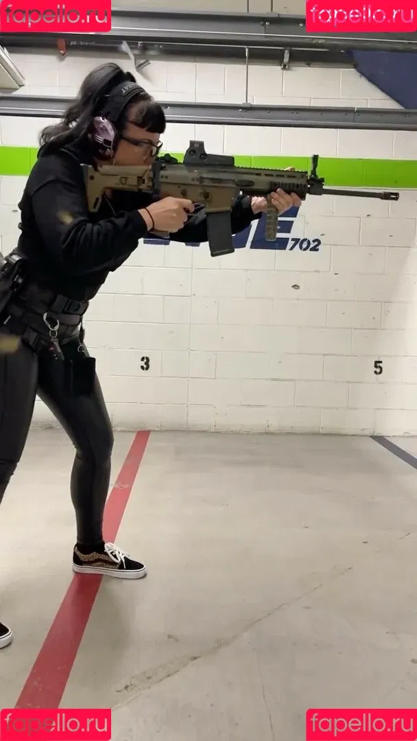Girls With Guns Onlyfans Photo Gallery 