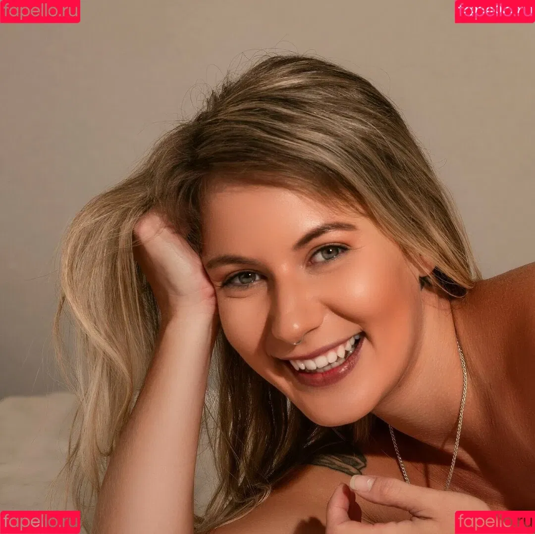 Girls With Guns Onlyfans Photo Gallery 