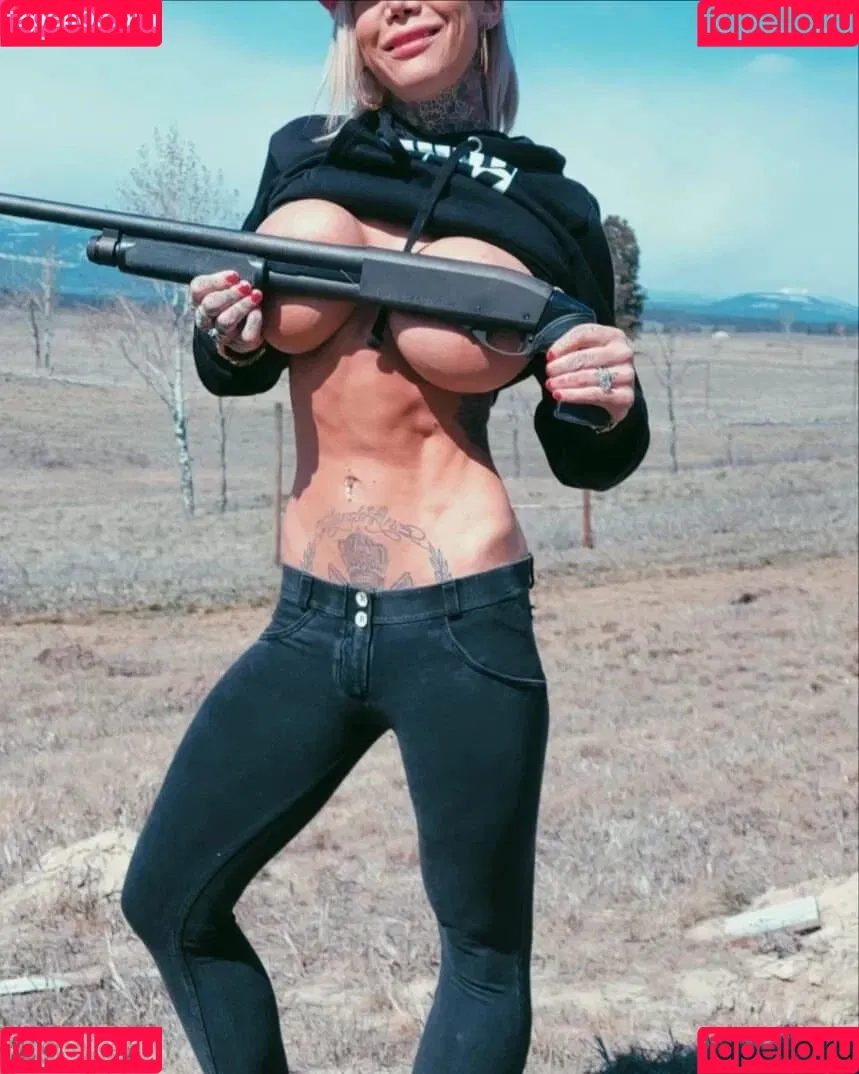 Girls With Guns Onlyfans Photo Gallery 