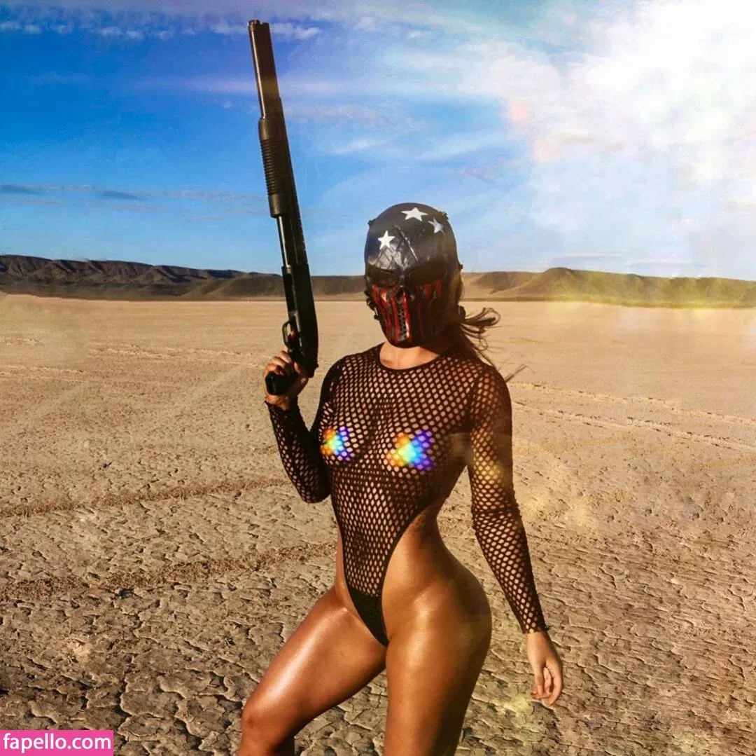 Girls With Guns Onlyfans Photo Gallery 