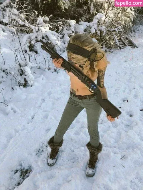 Girls With Guns Onlyfans Photo Gallery 