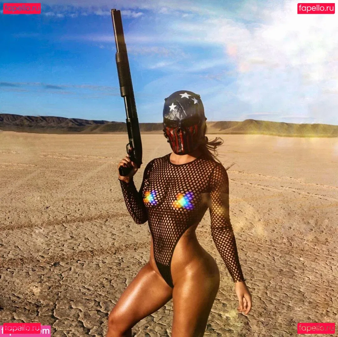 Girls With Guns Onlyfans Photo Gallery 