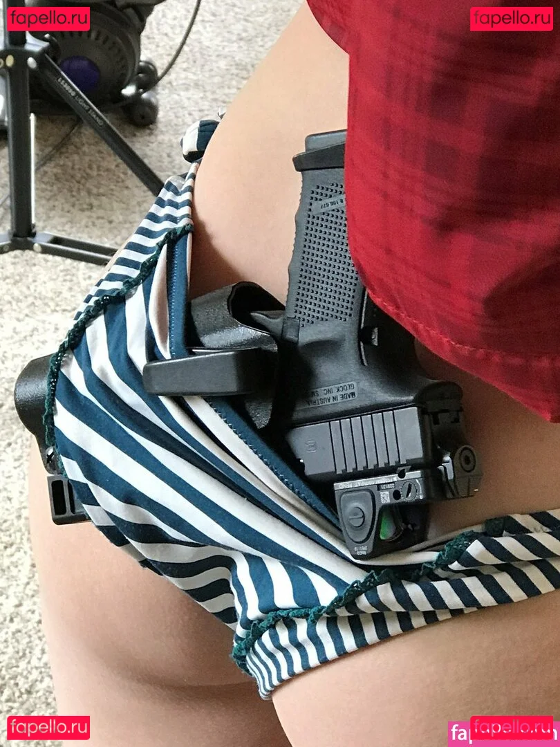 Girls With Guns Onlyfans Photo Gallery 
