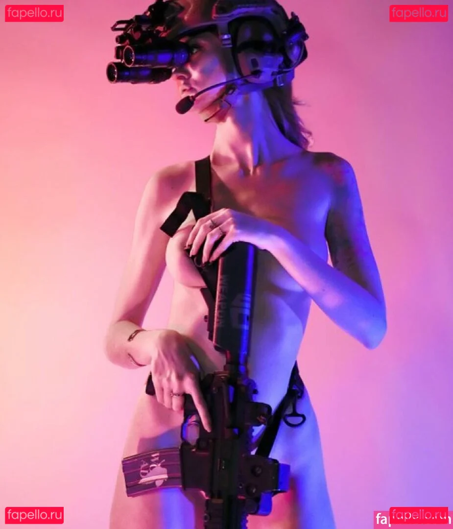 Girls With Guns Onlyfans Photo Gallery 