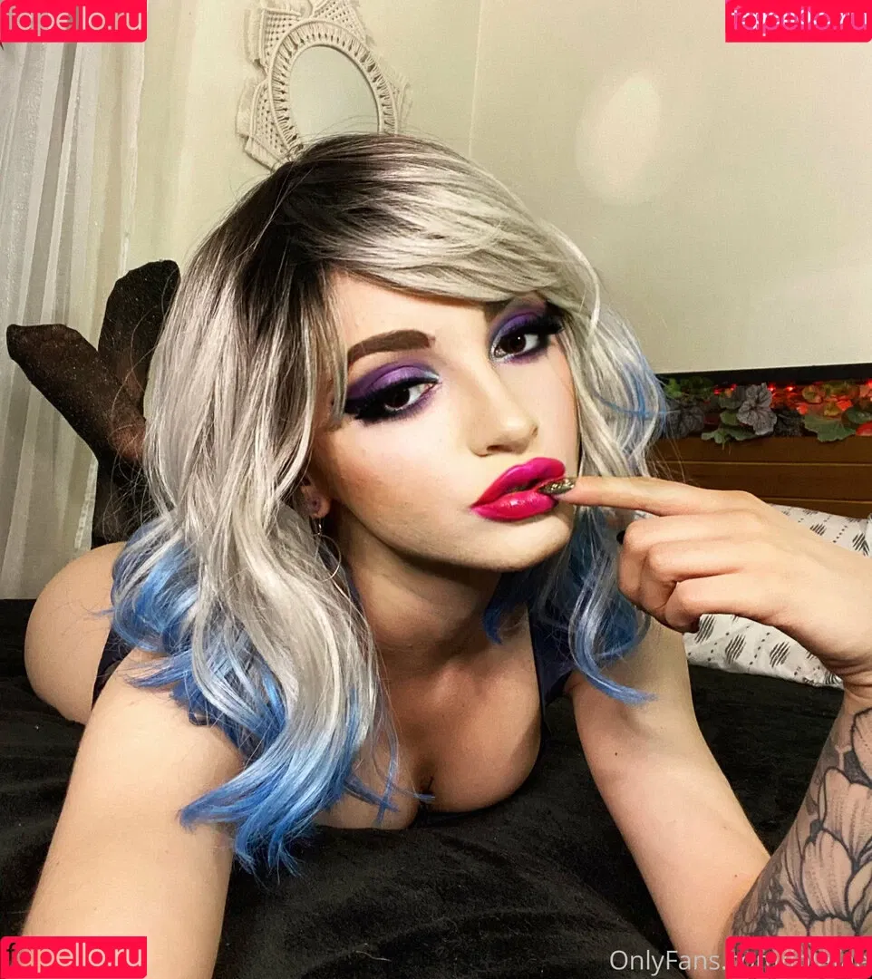 lolafae Onlyfans Photo Gallery 