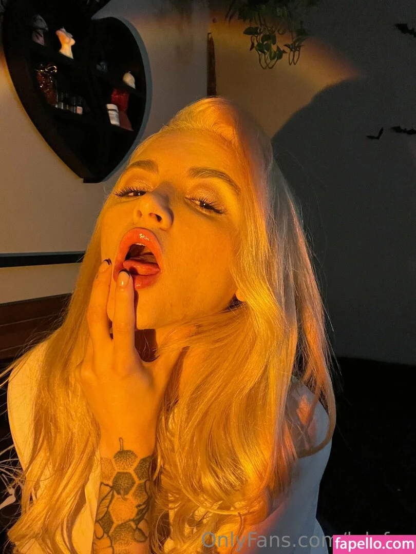 lolafae Onlyfans Photo Gallery 