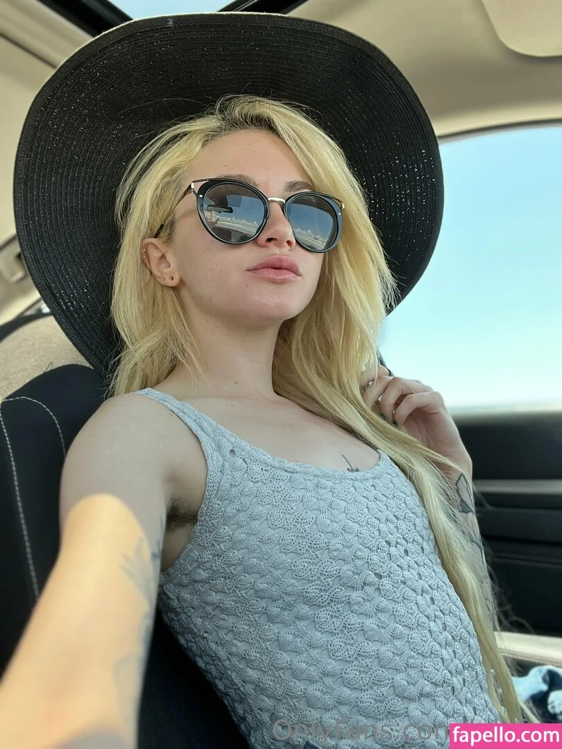 lolafae Onlyfans Photo Gallery 