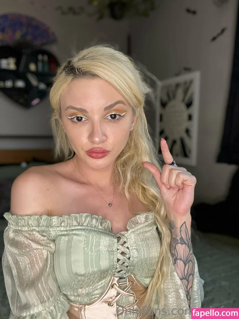 lolafae Onlyfans Photo Gallery 