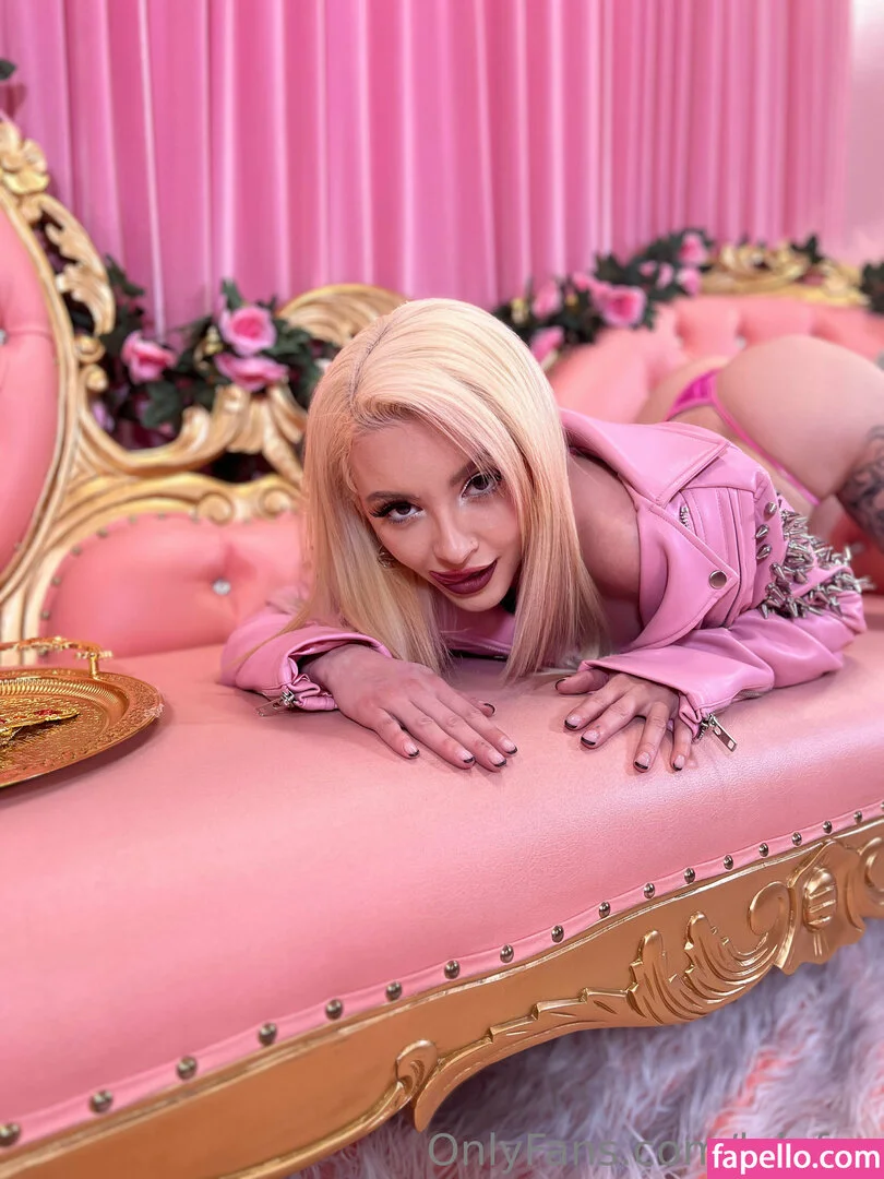 lolafae Onlyfans Photo Gallery 