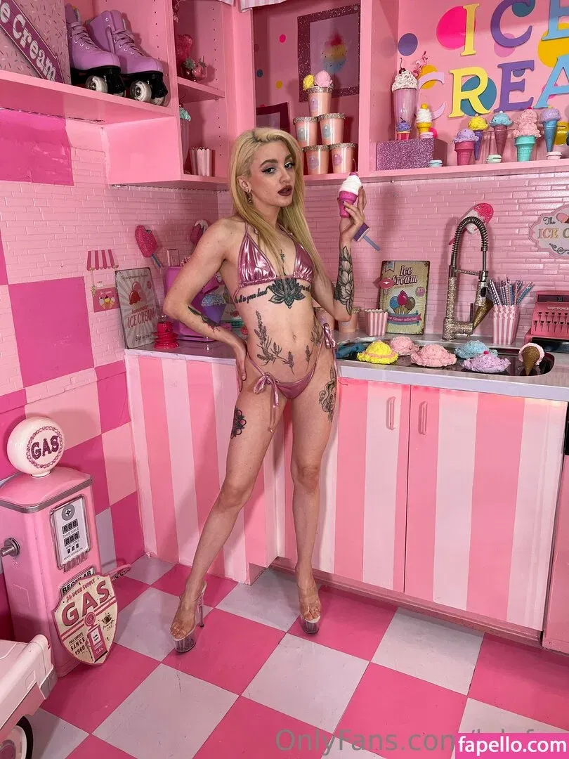 lolafae Onlyfans Photo Gallery 