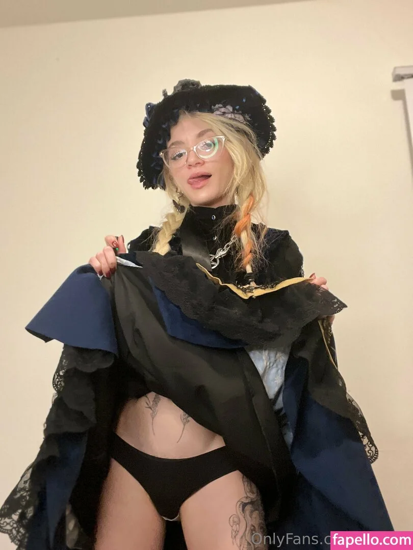 lolafae Onlyfans Photo Gallery 