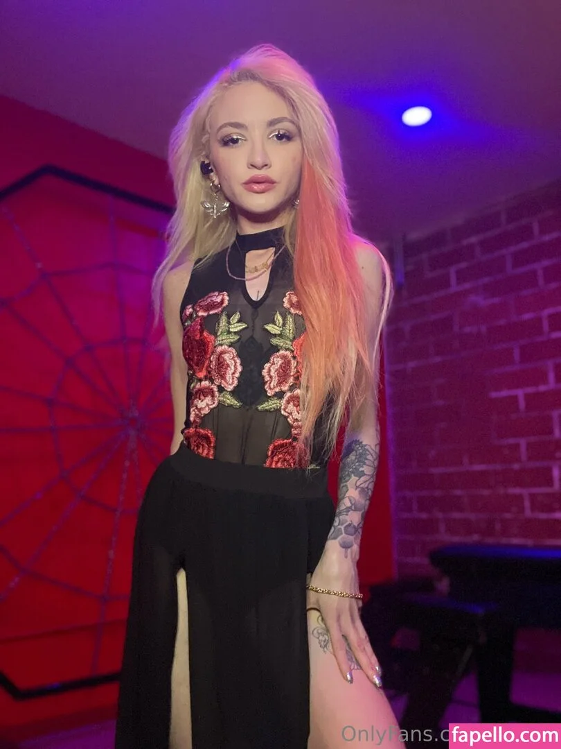 lolafae Onlyfans Photo Gallery 