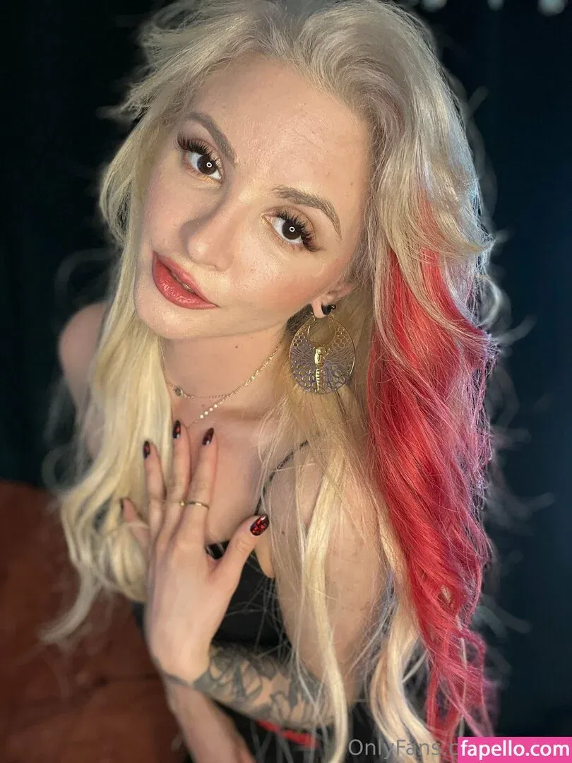 lolafae Onlyfans Photo Gallery 