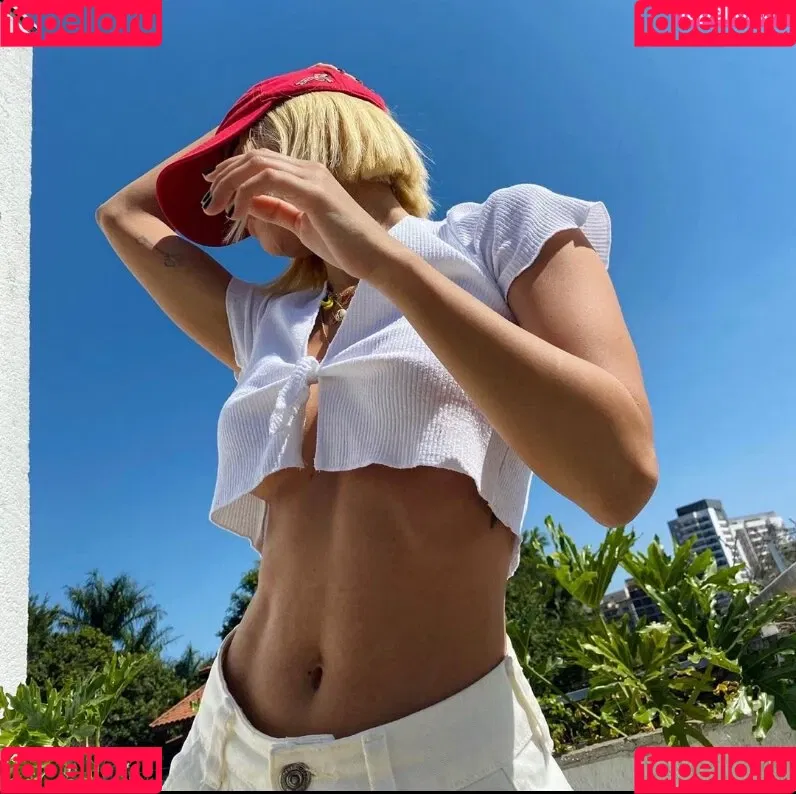 Manu Gavassi Onlyfans Photo Gallery 