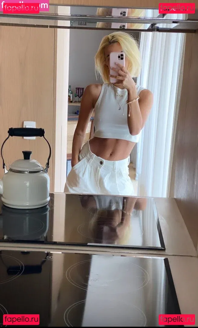 Manu Gavassi Onlyfans Photo Gallery 