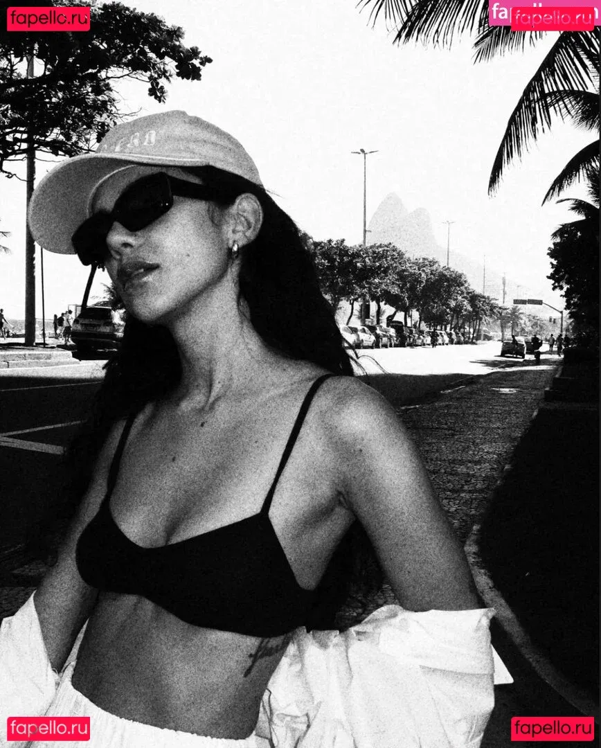 Manu Gavassi Onlyfans Photo Gallery 