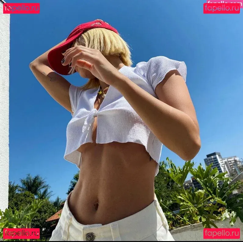 Manu Gavassi Onlyfans Photo Gallery 