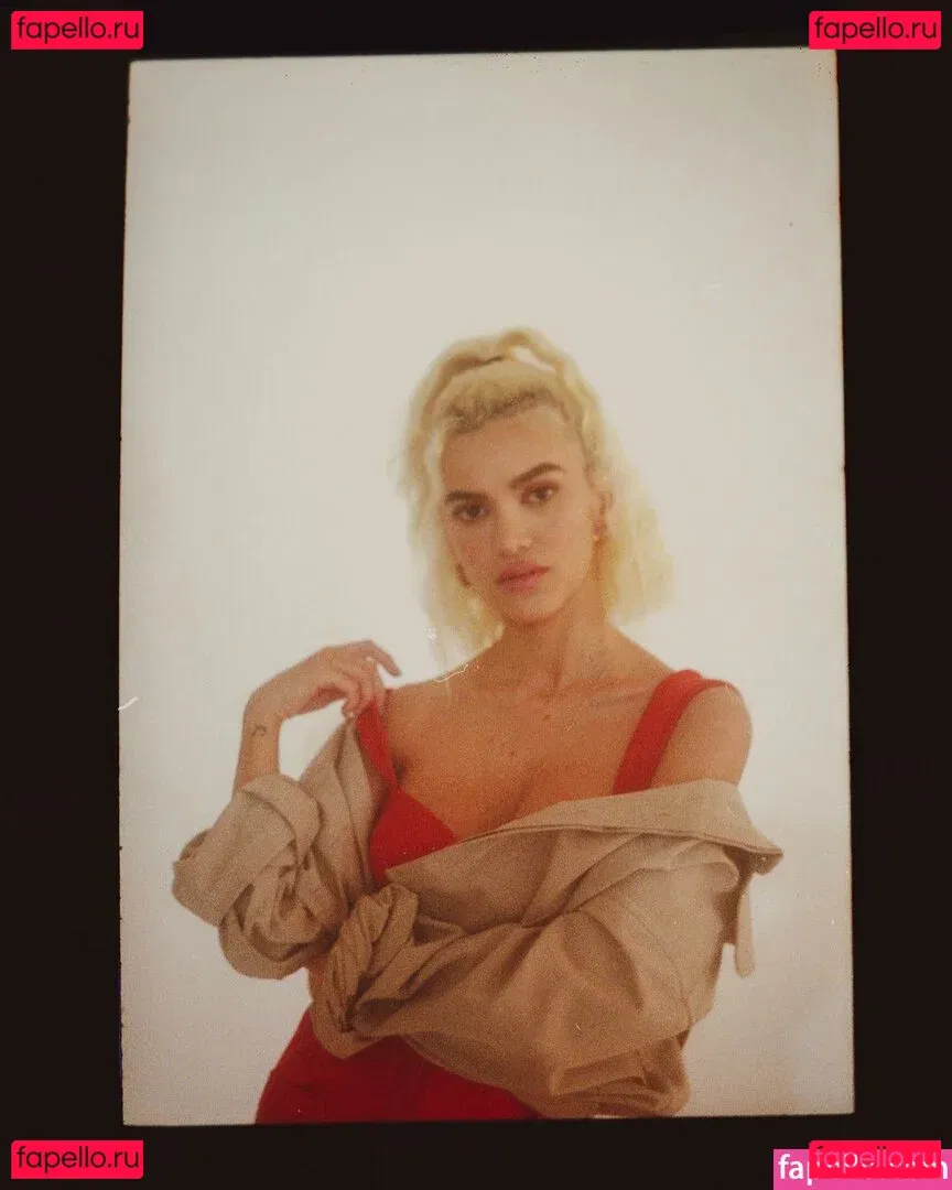 Manu Gavassi Onlyfans Photo Gallery 